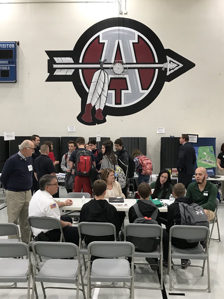 hubbardbradford's tweet photo. Very proud of the collaboration between #CHSD117 &amp; @Rotary in hosting today’s #CareerFair! Great opportunity for kids &amp; community. @taleithompson set the tone with the keynote. #FindYourIt https://t.co/LqVUmZwKQR