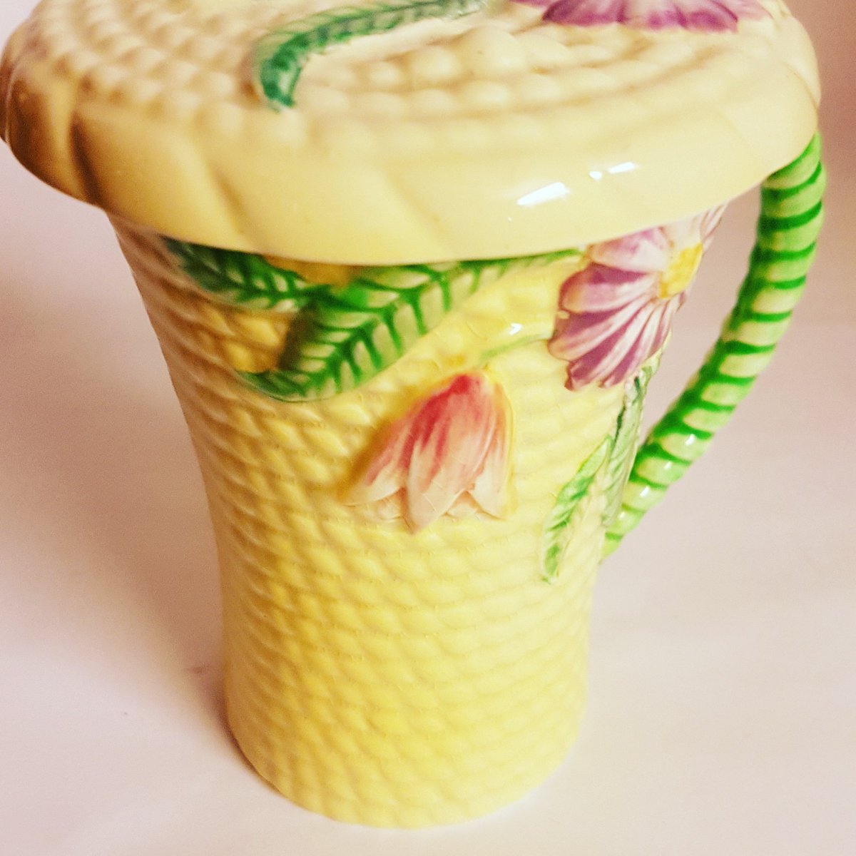 JulieParker88's tweet photo. #vintageshowandsell
Lidded Carltonware cup
#MillCottageRetro #etsy https://t.co/N2VRI0zyK9