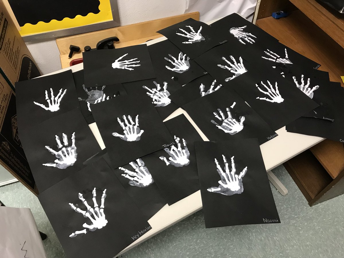 KPESstars's tweet image. Kinder students @KPESstars create an X-ray model of the human hand. #favorite #pltwlaunch @TempleISD @texaspltw @PLTWorg
