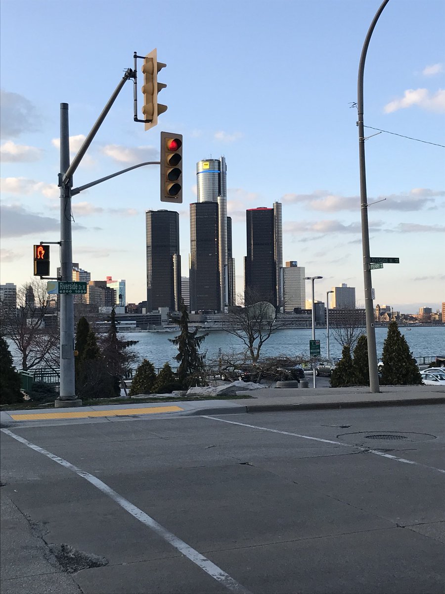 RVanderhaeghe's tweet photo. @BeebySharon hello from across the river @SunriseSrLiving Windsor. https://t.co/5Ktl4cn4Px