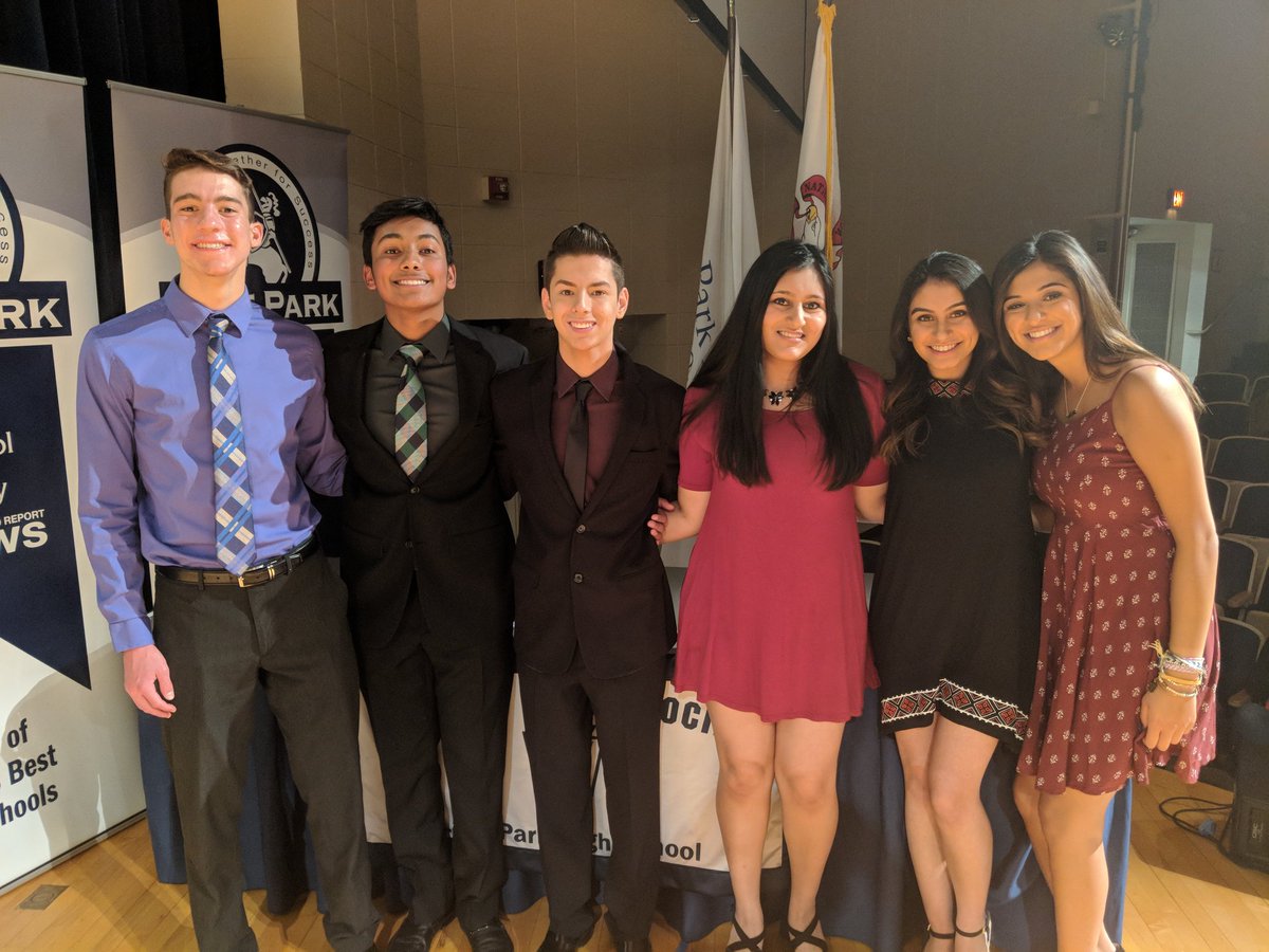 JohnGouriotis's tweet photo. Senior NHS officers welcome our new National Honor Society inductees. Congratulations on this prestigious honor!  #WeAreLakePark https://t.co/jzalDdIDLE