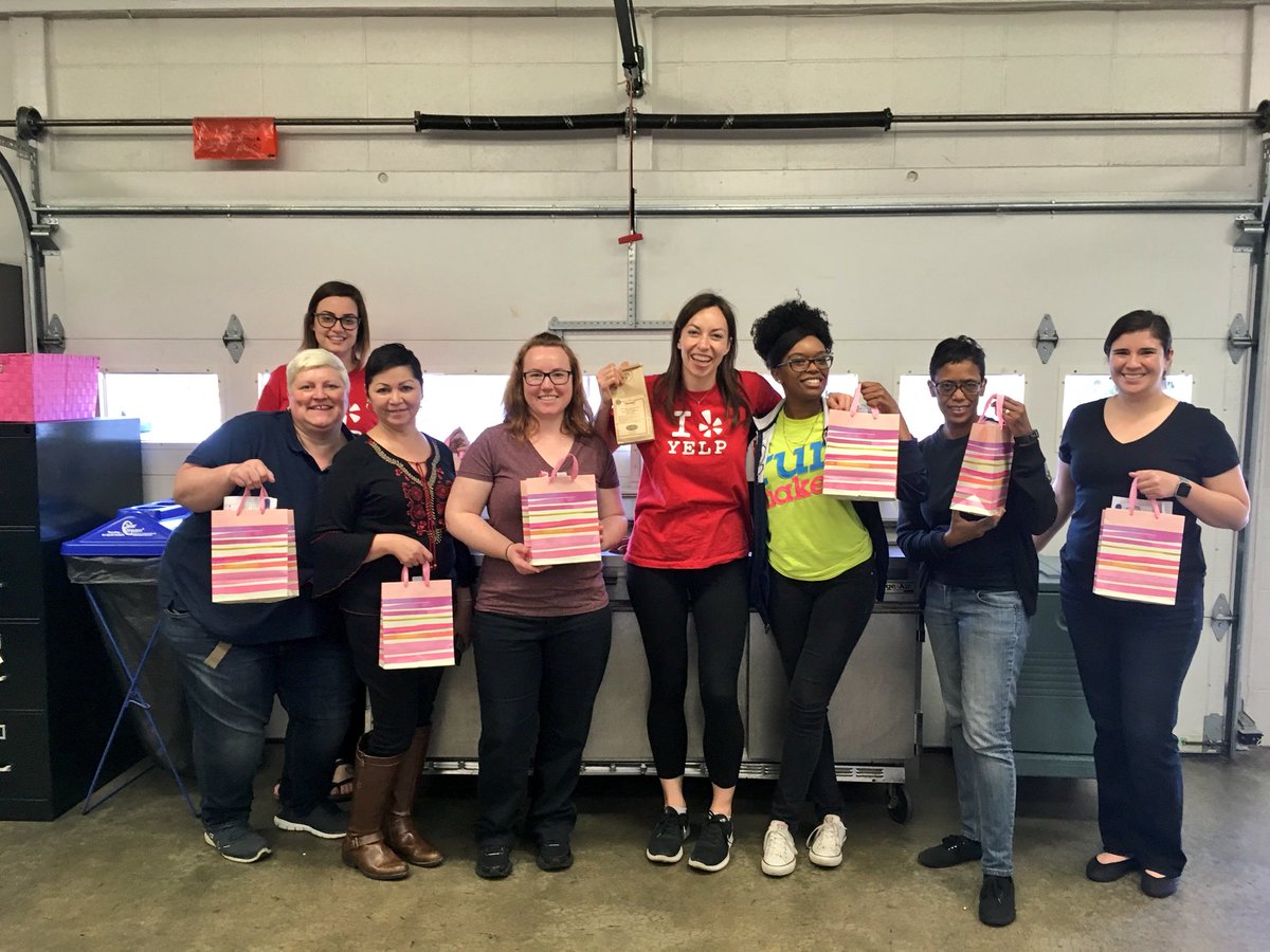 YelpIndy's tweet photo. Introducing... U-Relish‘s new storage-unit-turned-food-pantry at Perry Senior Services Center! Thank you @CaraDafforn for the incredible meal! #YelpHelpsWeek

Fun fact: Cara and U-Relish were on an episode of @parksandrecnbc 😍 https://t.co/smuc6KyQxd https://t.co/dyPR7Rmg7C