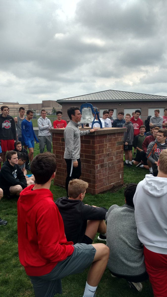 CoachCikach's tweet photo. A new tradition, the Senior Ringing of the Bell started today. Large variety of great advice to our underclassmen from our seniors. @jared_whitfield @DougDeNoi @ryanmiller727 @EmilCarrasco13 @bendick_andrew @DwyerLogan @wilk @dominicnappi @ChaseReida @Grantjones111 @rushilhpatel https://t.co/tOUbjV17ko