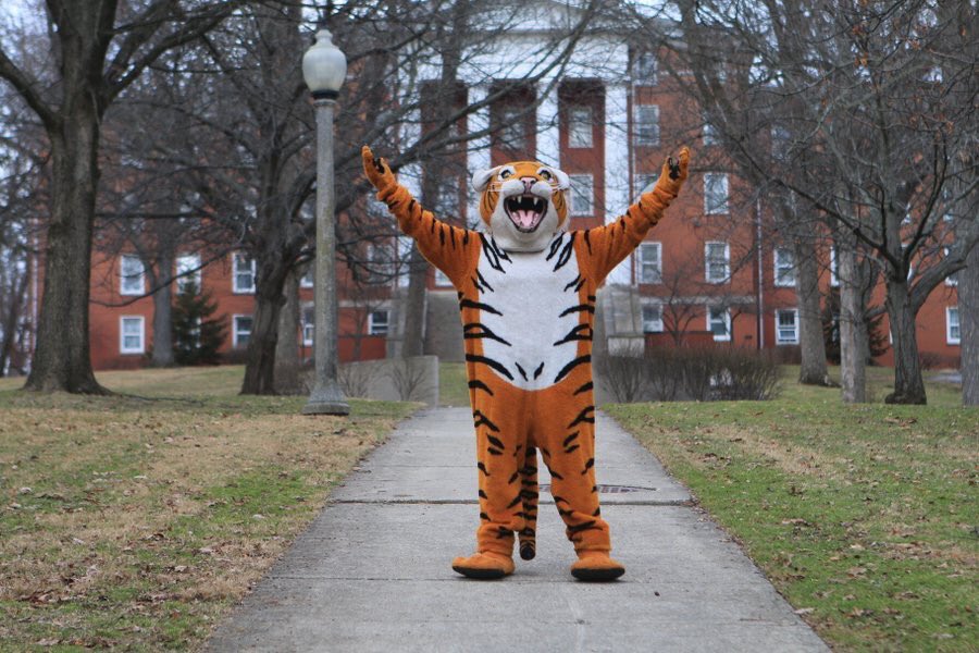 Borrowing @EzryTheTiger ‘s awesome picture to say that this Tiger just made her pledge, too, during our Fifth Annual Commit to Witt campaign ~ @wittenberg #tigerup #Commit2Witt