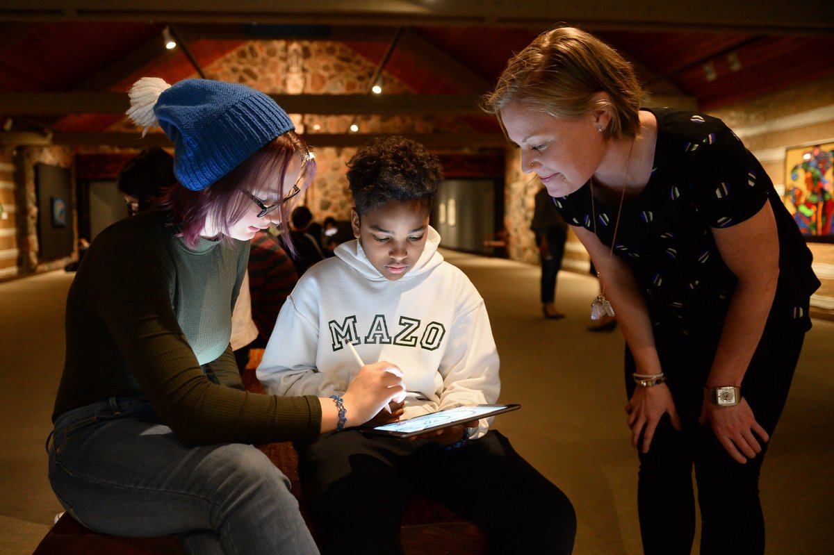 DailyPlanet's tweet photo. This week, @AppleEDU took a grade 7 class from @MDLRPS in Newmarket, Ont. to the @mcacgallery in Vaughan to experience the latest #iPad and #ApplePencil! Here’s teacher @aljasngenietoo getting in on the fun too! https://t.co/dBtGq1DZNA