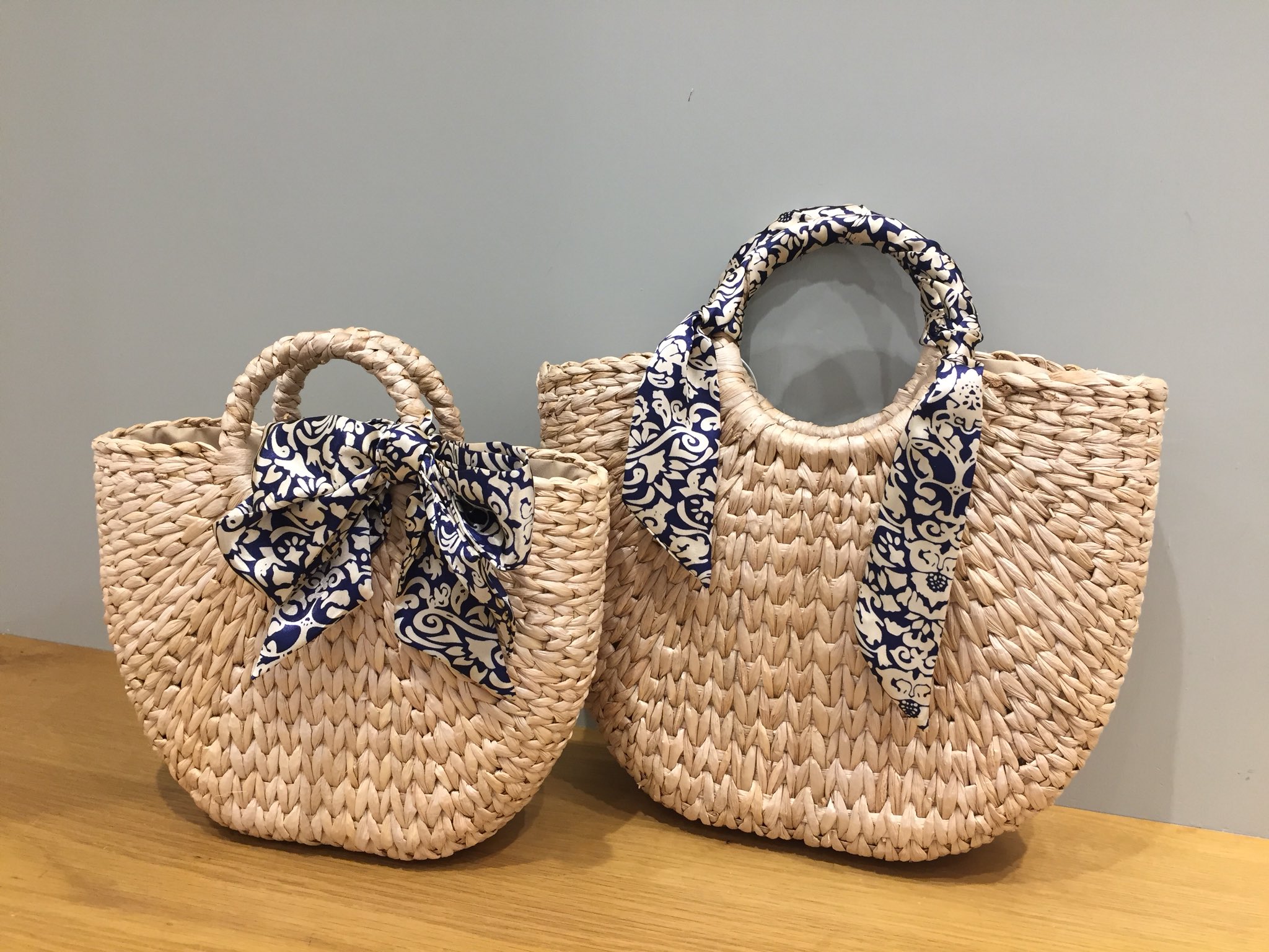 توییتر B Y Expocity店 در توییتر Womens スカーフアレンジが楽しめるかごバッグが入荷しております シンプルなデニムやtシャツにさらりと合わせるだけでインパクトのあるスタイリングに 大小2サイズでご用意いたしております 小 5 800 Tax 大 6 400