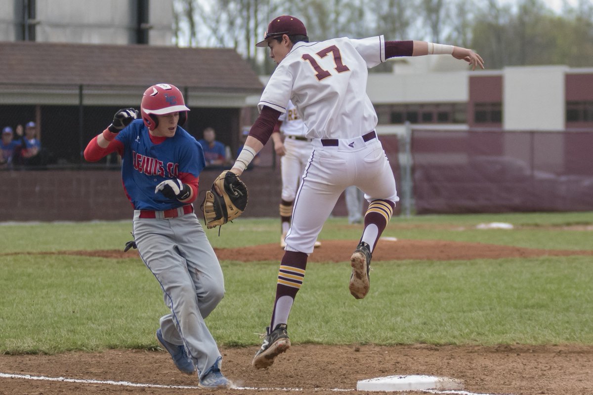 Collier_Photos's tweet photo. Action shots from tonight's @reddevilball &amp; @BaseballLCLions game played at Russell. Devils won 5-3. @DIndependentQB @zklemmeADI @martyconley @kgDIphoto https://t.co/ZxJyofHId1