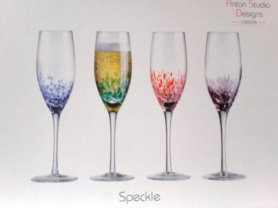 tobinsoftrim's tweet photo. Prosecco glasses by Anton Studio Designs. Good https://t.co/jsWHUjJWkR and pour. @whatsoninthebv @VisitTrim #speckle https://t.co/3AJo68tgBl