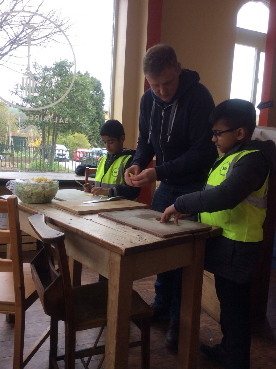 Surplus2Purpose's tweet photo. How do you tackle #BritainsFatFight ? @fuelforschool empowers young people by using surplus ingredients to educate on health &amp; well-being, whilst tackling global #foodwaste . Part of the @UN Sus. dev. Goals. @MrJunkFoodChef @DuncanMilwain @planetstraight https://t.co/EW9eTbxuJT