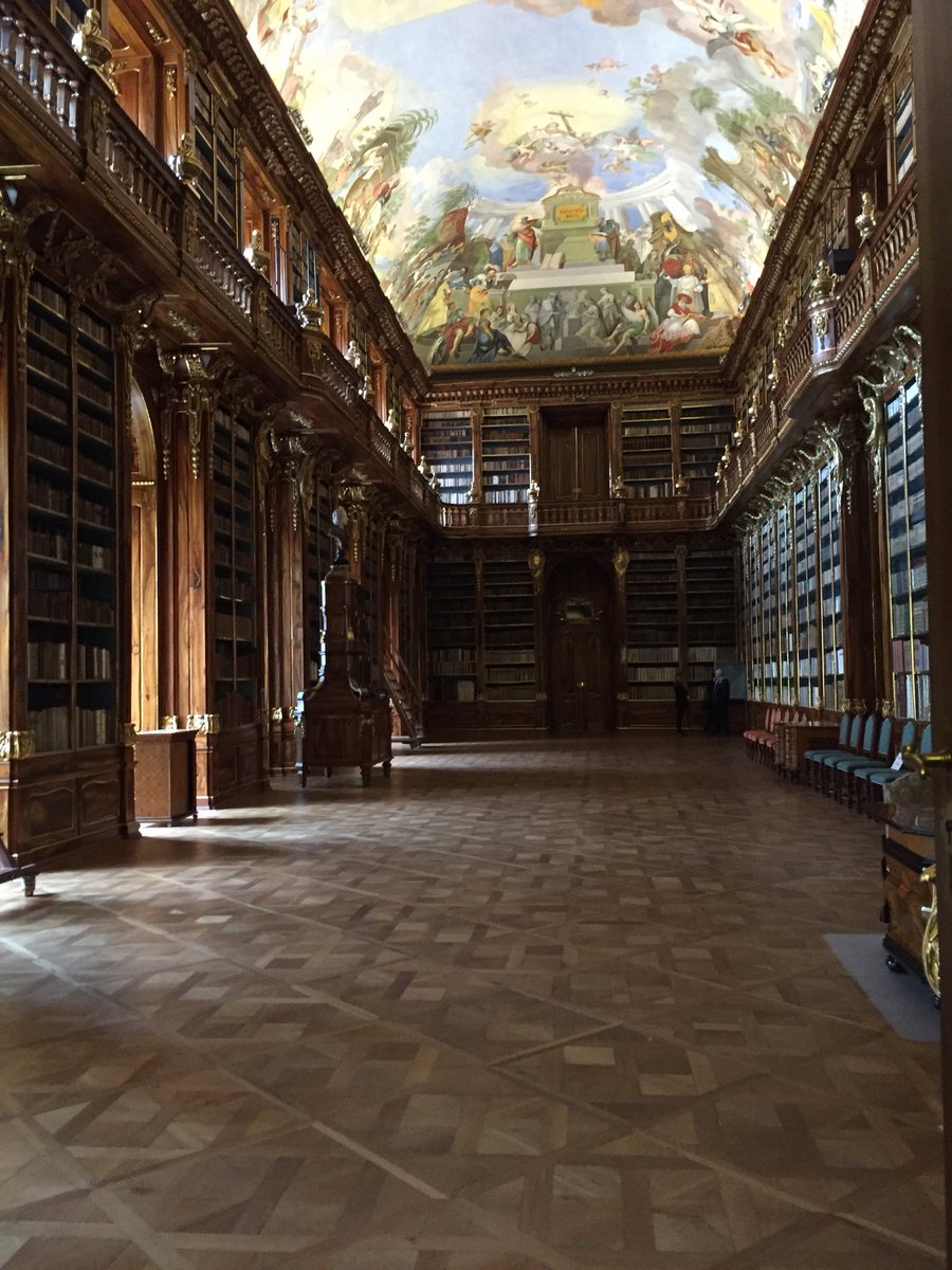 SwietjesO's tweet photo. #OutlanderRewatch #2x03 #UsefulOccupationsAndDeceptions Ofcourse they could not have chosen a better place as a set for this scene @jongarysteele #Prague #StrahovLibrary such a beautiful place 💖 @ClanHeughan @10MinDQ @Safer_Place @DutchSassenach https://t.co/H2139VtGsX