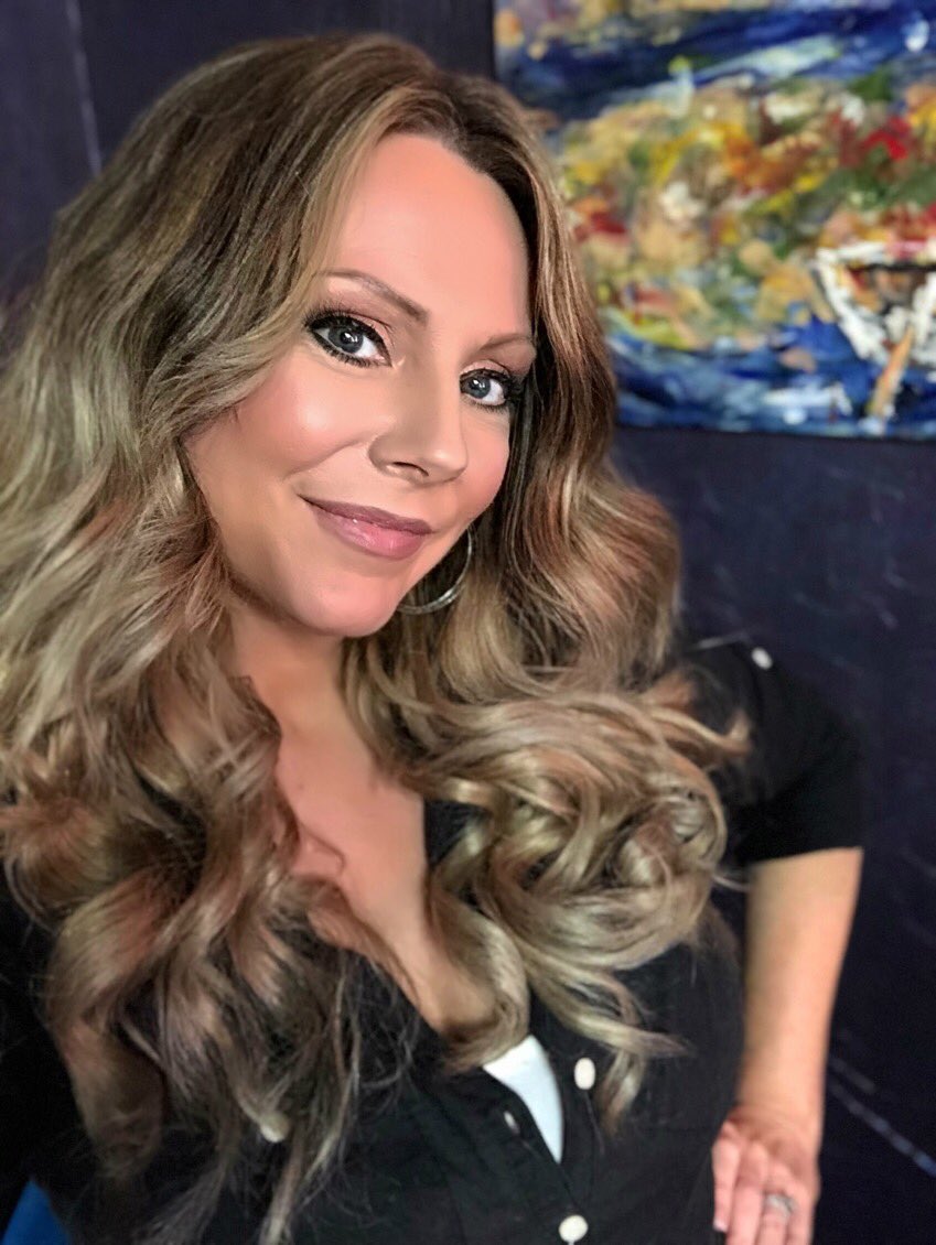 STYLISTGUINN's tweet image. Balayage before/after a @halocouture hair piece... #rootmelt #olaplex #balayage #artist #stylist #beautyblogger