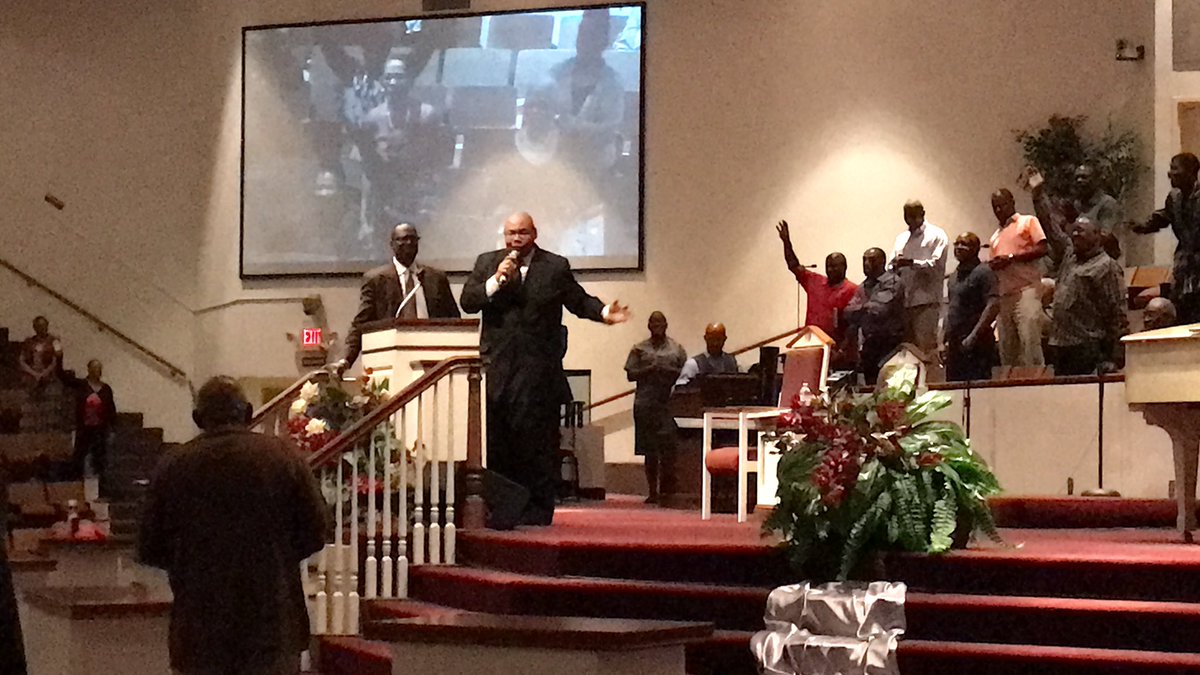 drcurtiswallace's tweet photo. If you weren’t at the Revival last night, you missed a blessing! Dr. Adolph went to the 5th chapter of Mark, and preached “Giving Him Something He Can Feel!” I hope to see y’all tonight! #pilgrimrestdallas #preachingtime https://t.co/q2WYz1Jrcl