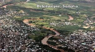 CoopSomalia's tweet photo. For the last 4days, heavy floods are reported to fall in Somalia’s central town of Hiiraan, days after river floods displaced thousands of families. The rainfall washed down hundreds of houses and farming lands, forcing many to flee to the nearby villages https://t.co/FsFqclo41y https://t.co/MPNRQmlGVA