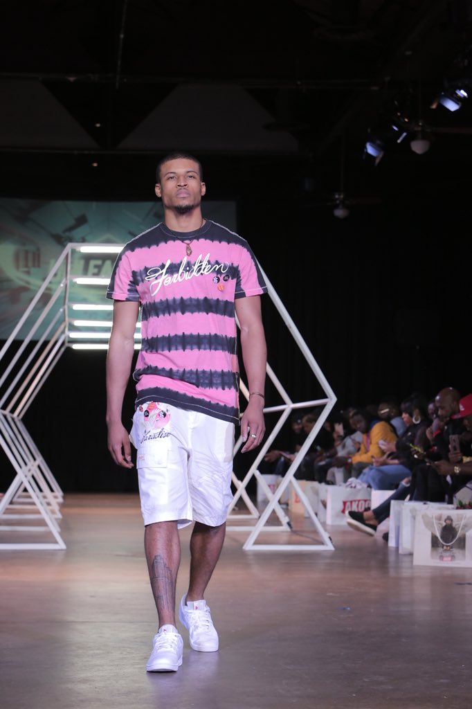 ActuallyDarrell's tweet photo. Move like a boss, walk like a model #DTLRUnleashed https://t.co/rC4Bi4vr0U