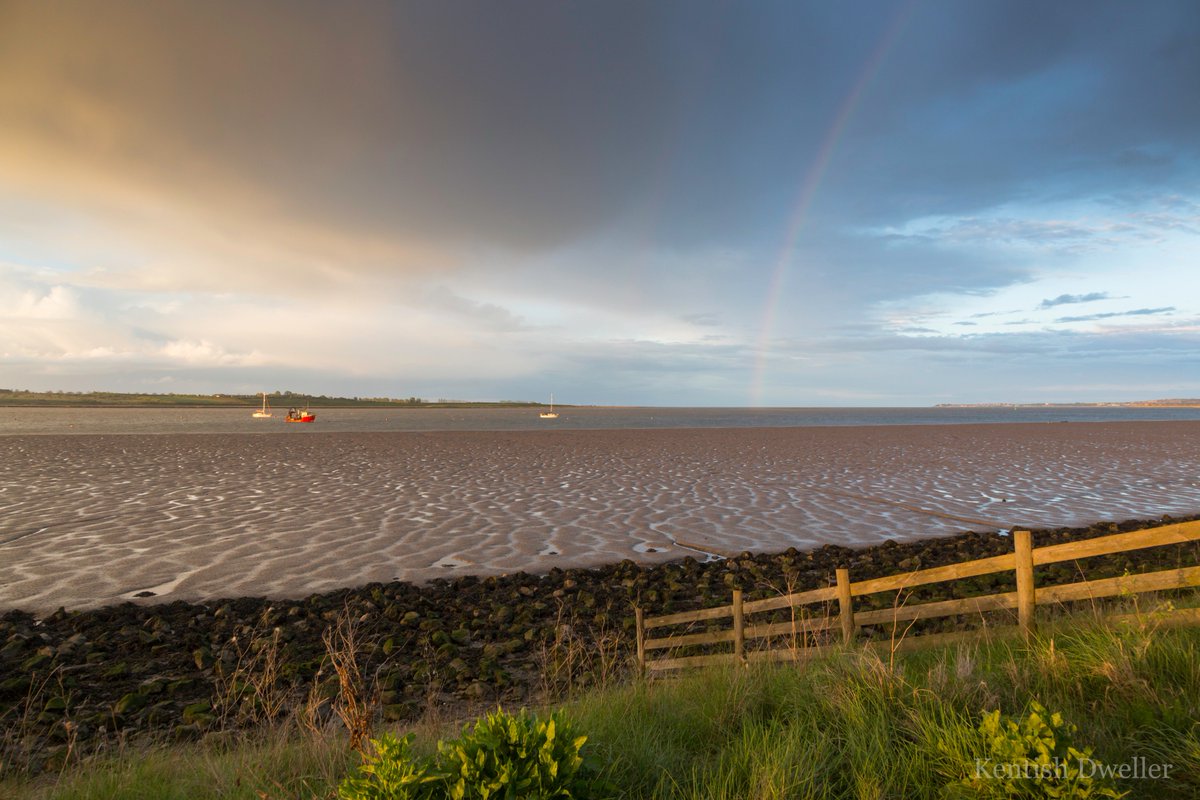 KentishDweller's tweet photo. That rainbow this evening at @KentWildlife's Oare Marshes nr #Faversham overlooking the #Swale and the Isle of #Sheppey. A wilderness of reeds, tidal mud, birds and things. @EarthandClouds https://t.co/hkoeErNTMy