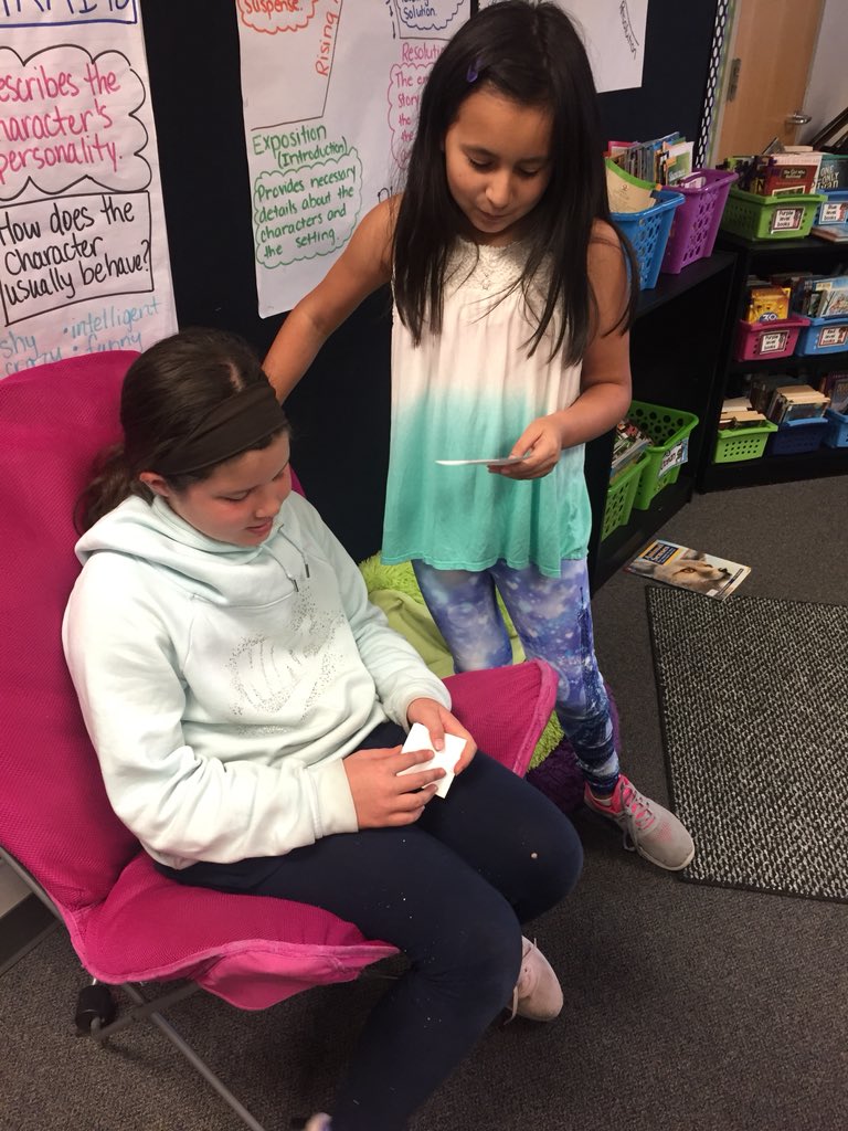 MrsLeoTX's tweet photo. Bledsoe students sharing poems for “Poem In Your Pocket Day!” #piypd @Bledsoe_Elem @snyder_kelli https://t.co/3vqmGzg93y