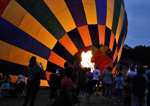 EmeraldCLiving's tweet photo. Too much fun! RT @TweetHomeAla: Watch the many colors of balloons flying across the sky during the Alabama Jubilee Hot Air Balloon Classic, May 26-27 @PointMallard Park Decatur https://t.co/VZ7bb8FHIq https://t.co/gpZOyYjLsO https://t.co/VZ7bb8FHIq