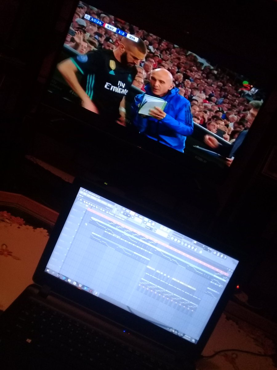 M8Beats04_SA's tweet photo. 👀⚽meanwhile Cooking🎹🎧💯 🔥🔥🔥#M8Beats https://t.co/EtEC5MqJSe