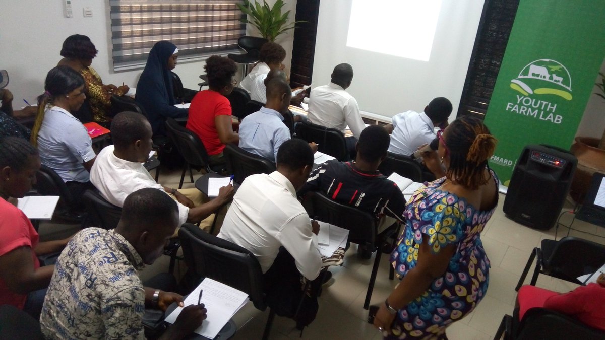 YouthFarmLab's tweet photo. Mrs Detoun CEO of Thistle Berry Farms facilitating the Agribusiness session.
#YouthFarmlab #Farming #AgricBusiness #pig #goat @FmardNg @synergosgpc @prettymissfarmer @synergos_inst @thistleberryfarms @opefarms @agrihubng @bayoomoboriowo @toluogunlesi https://t.co/YZeJZNaqx1