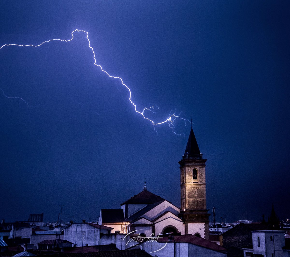 Un 25 de abril en #pozoblanco
Tormenta sobre Santa Catalina
#LosPedroches