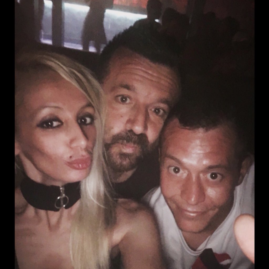 ISABEL_HIGUAIN's tweet photo. Ore 7 del mattino...Cocorico...i ventenni svenuti sulle scale...io ed i miei 36 anni in dritto da ieri mattina...PER MOLTI...ma non per tutti 😂#Techno #Cocorico #ChrisLiebing #Liebing #After https://t.co/WNRmkax6gC