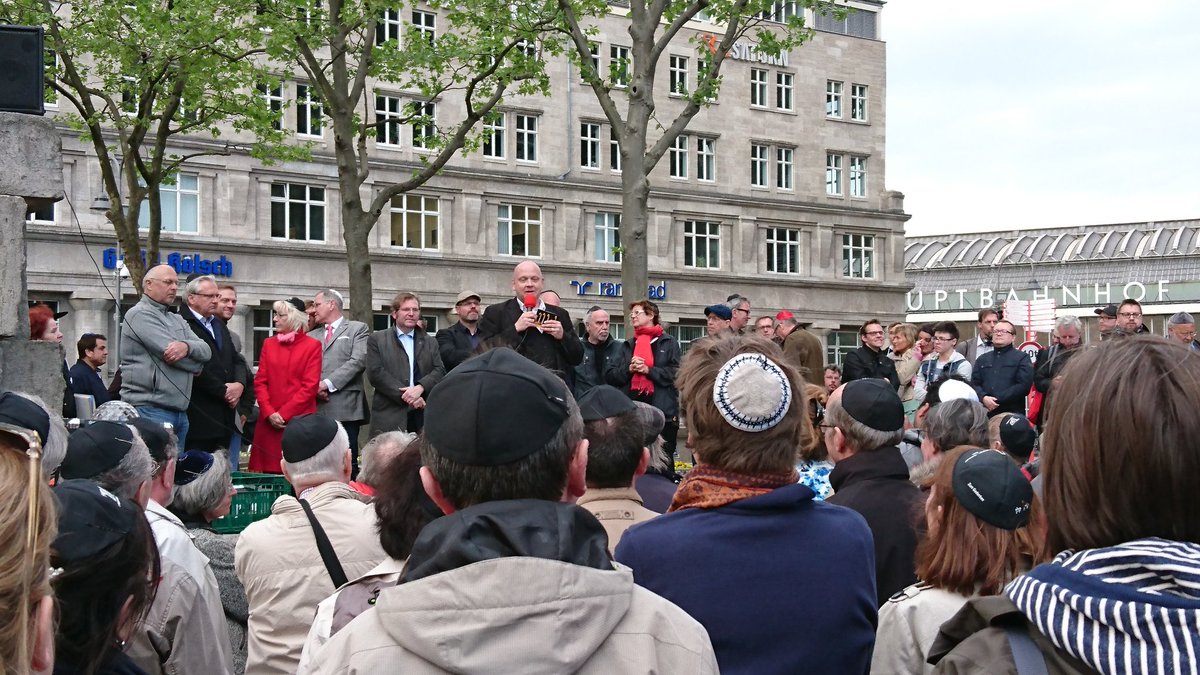 ikulteV's tweet photo. #KippaColonia
Gemeinsam gegen #Rassismus und #Antisemitismus
Gemeinsam für den #Dialog und für den #Frieden https://t.co/s55rwNHYBN