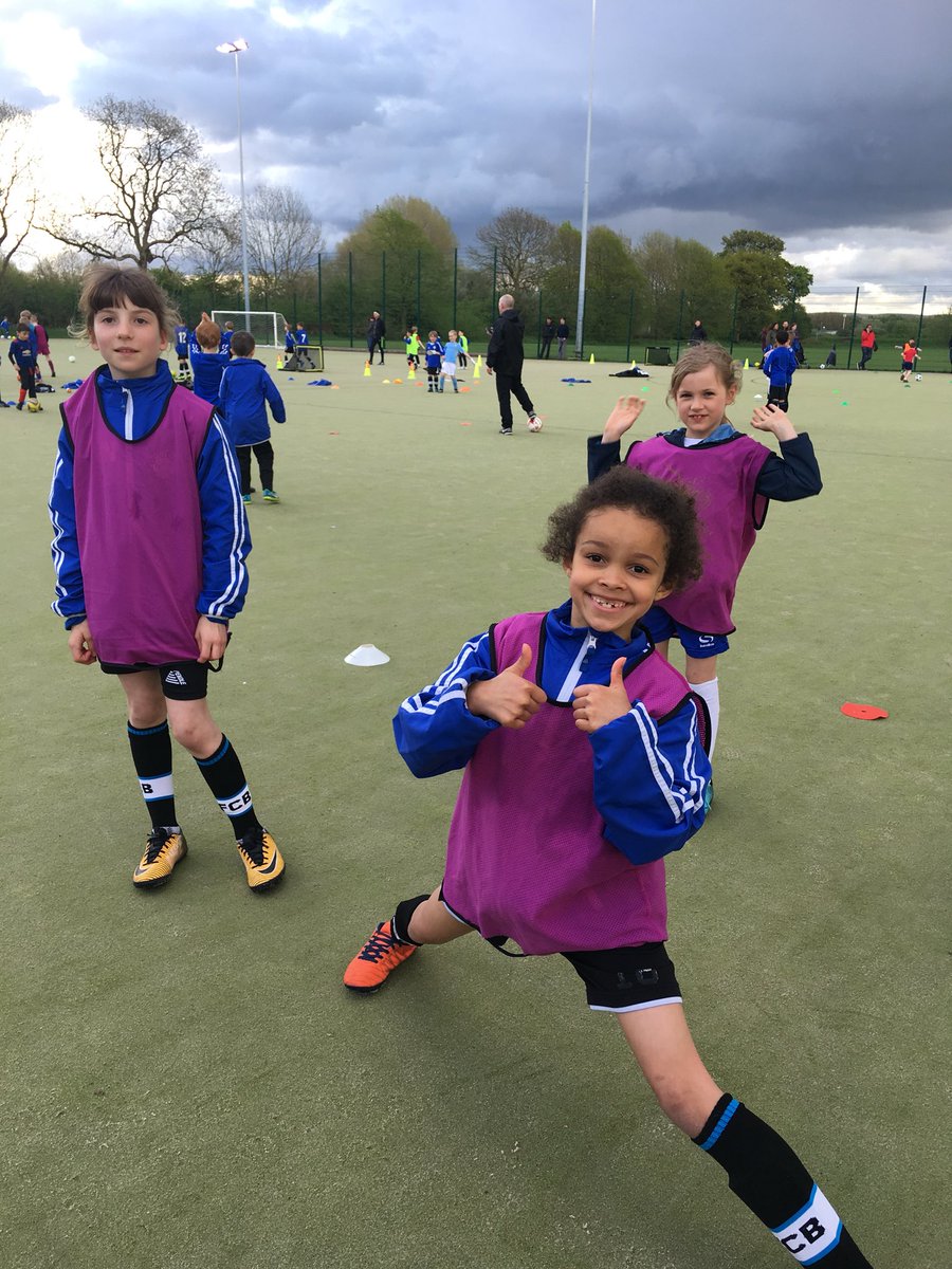 DidsWildcats's tweet photo. We love seeing our #SSEwildcats girls having a great time @bluestar_fc @Didsfootygirls @Cazhulme9 https://t.co/HD1GVMrw9C