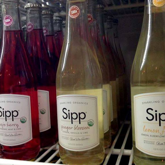 boxedfoodsco's tweet photo. Don't let the week pass you by without picking up @sippsparkling with your #lunch for 15% off! Grab one today! #SFeats #FiDiSF https://t.co/TimLXVzid0