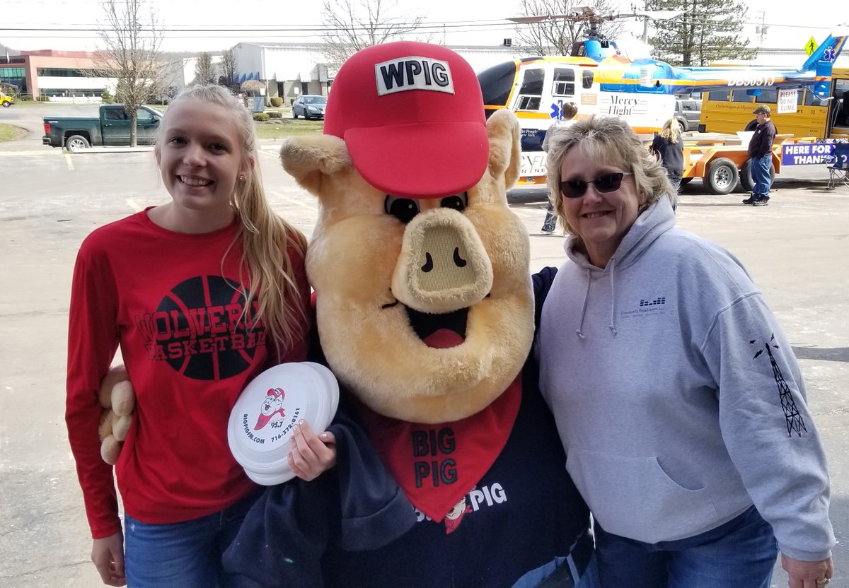 YMCAOlean's tweet photo. Our friends from WPIG paused for a photo opp at Healthy Kids Day!
.
.
.
.
#fun #smile #friends https://t.co/7O93Pk2LwY