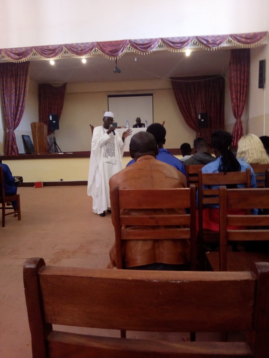 Timaryou26's tweet photo. Café philo de la médiathèque de l'institut Français s'est déplacé à Gorée avec les élèves de la maison d'éducation Mariama Ba et quelques écoles invités
#IFSenegal
#Kebetu
#bibsen https://t.co/4tYo4LIsTT