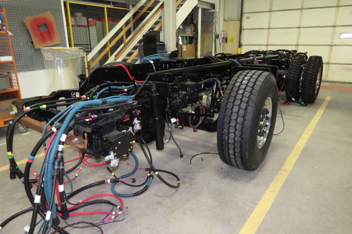 PFDTonySneidar's tweet image. More progress on new @PierceMfg #tillerladder for @PhillyFireDept . Some paint done. Chassis awaiting body work. #PFDLogistics