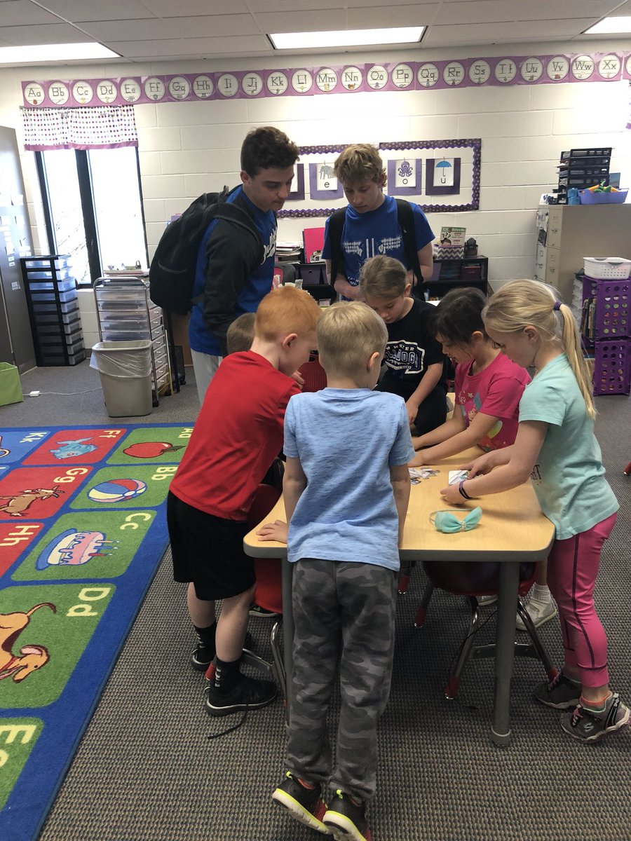 abbytibbetts4's tweet photo. Day 2 of #VMSTEM PBL focused on communication and collaboration! Elementary students did a great job working as a team to tackle the puzzle challenge! @vanmeterschools @STEMInnovator https://t.co/FJ3XOop11m