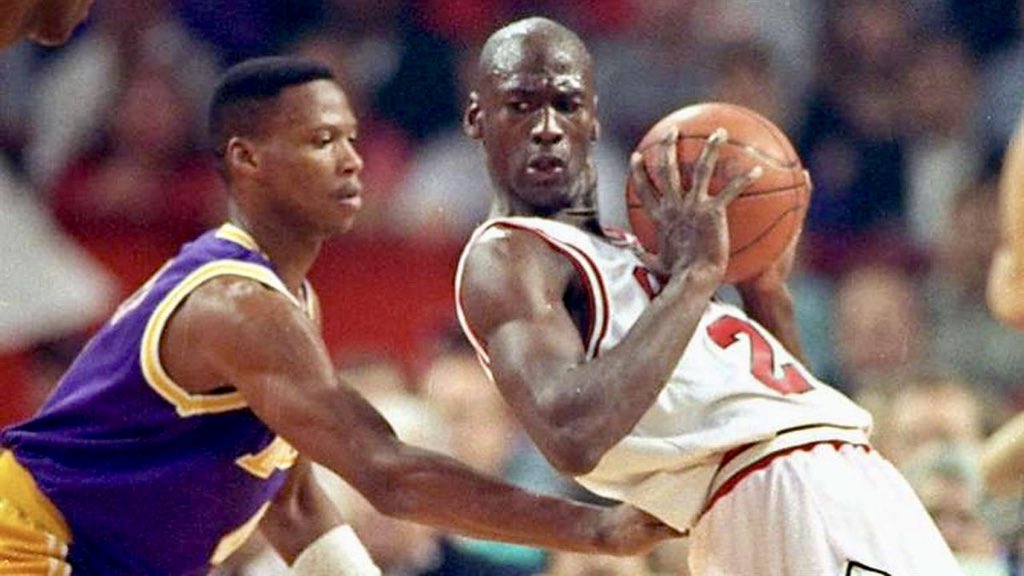 You know what time it is! Can’t tell you how many times me and this guy went at it 👊🏽 Caption this and let’s see what ya got! #byronscott #michaeljordan #WayBackWednesdays