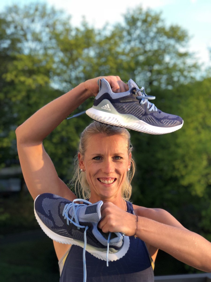 karlaborger's tweet photo. My new pair of #Alphabounce! 👟 💪
Perfect for my running sessions at Hermosa Beach - I like mucho...! 🏃♀⛱
@adidas @adidasrunning
#runthegame #adidas #createdwithadidas #crazyisthenewnormal #team2k https://t.co/TdxI2oH4pb