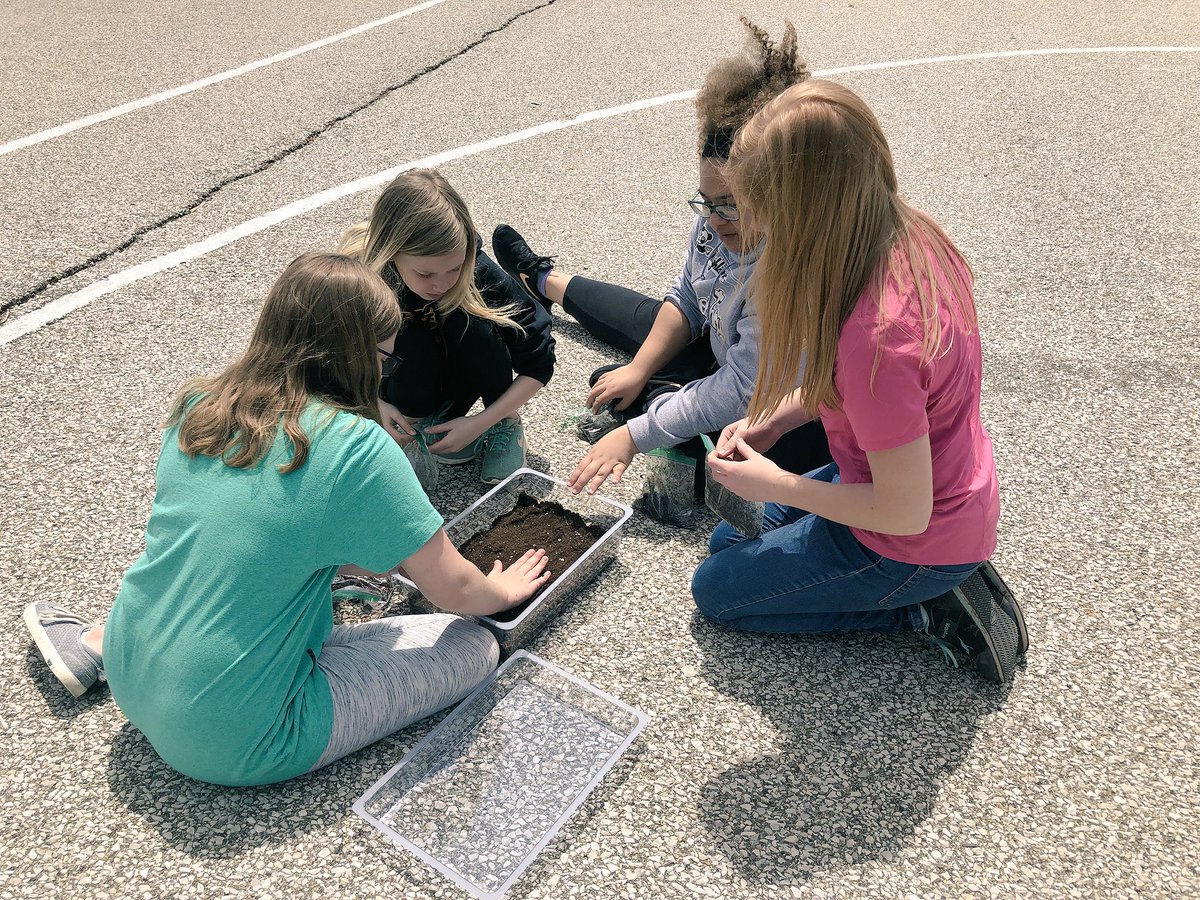 MsRyan_Summit's tweet photo. @GibbyShane from @SycLandTrust came to help fifth and sixth graders plant their seeds. Stay tuned for updates on germination. 🌱🤞🏼 https://t.co/CRgDIJ9jgw