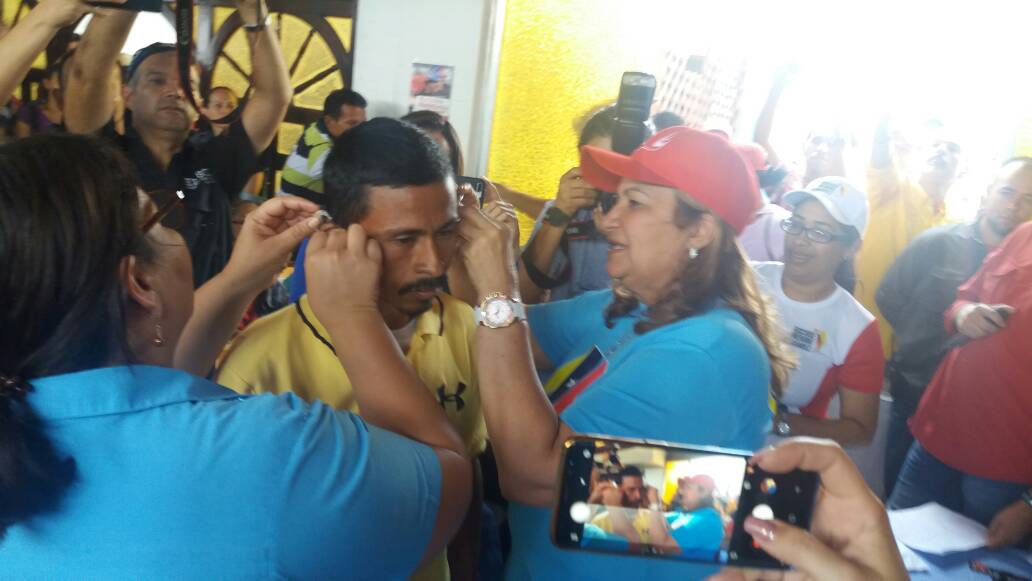 MariaVallenil15's tweet photo. @yelitzePSUV_ y la Directora Nacional de la Misión Dr Jose Gregorio Hernandez fueron atendidas nuestros hermanos con Discapacidad gracias al Hijo de Chavez @NicolasMaduro junto al @MSVMONAGAS1 @alcidesPSUV_ @JMariarosa @DrodriguezVen @TareckPSUV @ErnestoPSUV https://t.co/mTZsiRXJXP