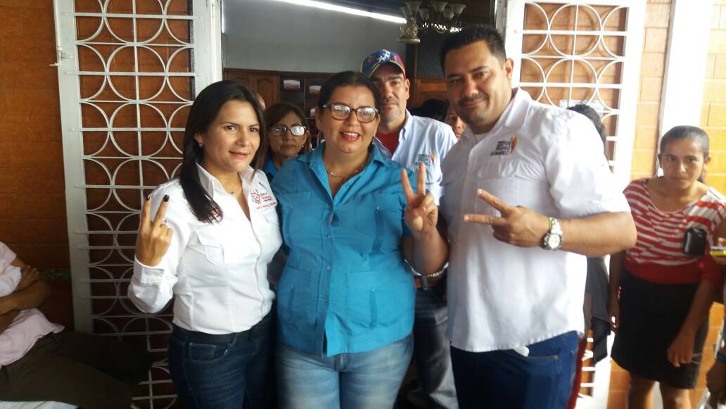 MariaVallenil15's tweet photo. @yelitzePSUV_ y la Directora Nacional de la Misión Dr Jose Gregorio Hernandez fueron atendidas nuestros hermanos con Discapacidad gracias al Hijo de Chavez @NicolasMaduro junto al @MSVMONAGAS1 @alcidesPSUV_ @JMariarosa @DrodriguezVen @TareckPSUV @ErnestoPSUV https://t.co/mTZsiRXJXP