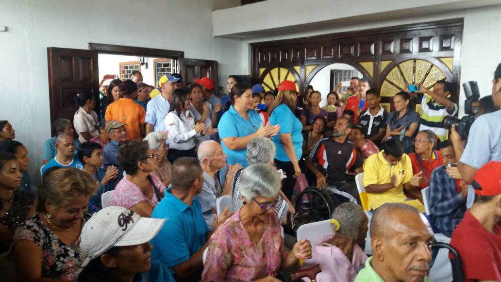 MariaVallenil15's tweet photo. @yelitzePSUV_ y la Directora Nacional de la Misión Dr Jose Gregorio Hernandez fueron atendidas nuestros hermanos con Discapacidad gracias al Hijo de Chavez @NicolasMaduro junto al @MSVMONAGAS1 @alcidesPSUV_ @JMariarosa @DrodriguezVen @TareckPSUV @ErnestoPSUV https://t.co/mTZsiRXJXP