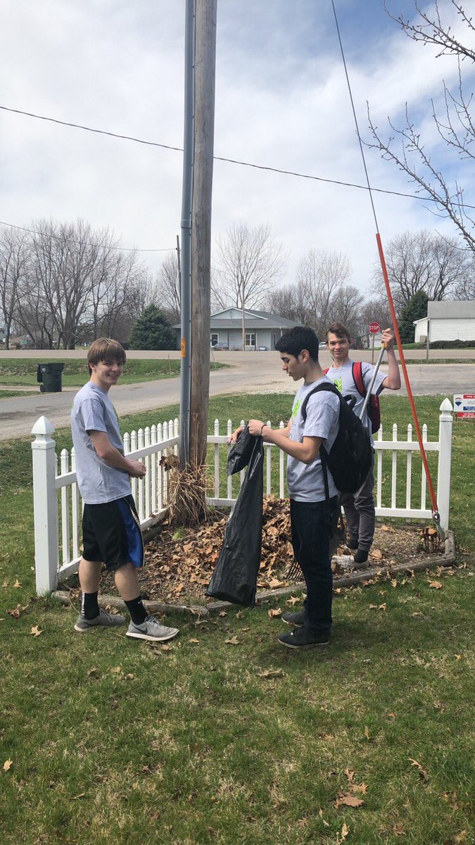 MrsTWill23's tweet photo. Our kids worked so hard to give back to our communities today! #PCMServes https://t.co/nCJIgRbxZN