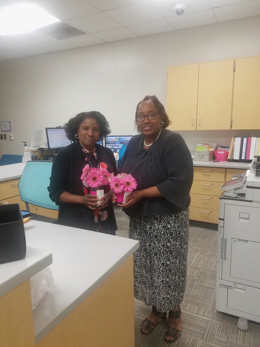 MichelleFaust9's tweet photo. At Angel Oak Elementary you are greeted with a warm welcome from the front office. I got to experience it this morning dropping a small token of appreciation on behalf of the  school improvement council.#HappyAdministrativeProfessionalsDay https://t.co/EBfmRs1kUH