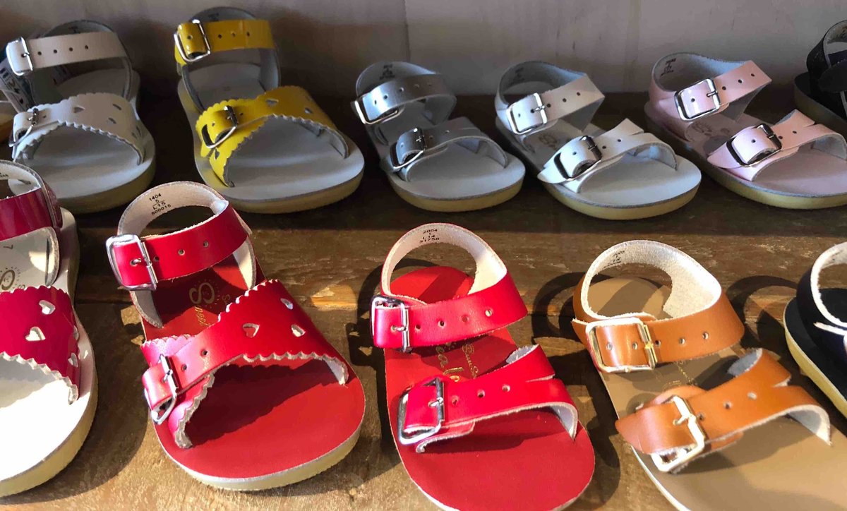 ShopPebble's tweet image. We have kids AND women's  @SaltWater_Sndls in store. Here's why you need them this summer. ow.ly/quRy30jG7FV