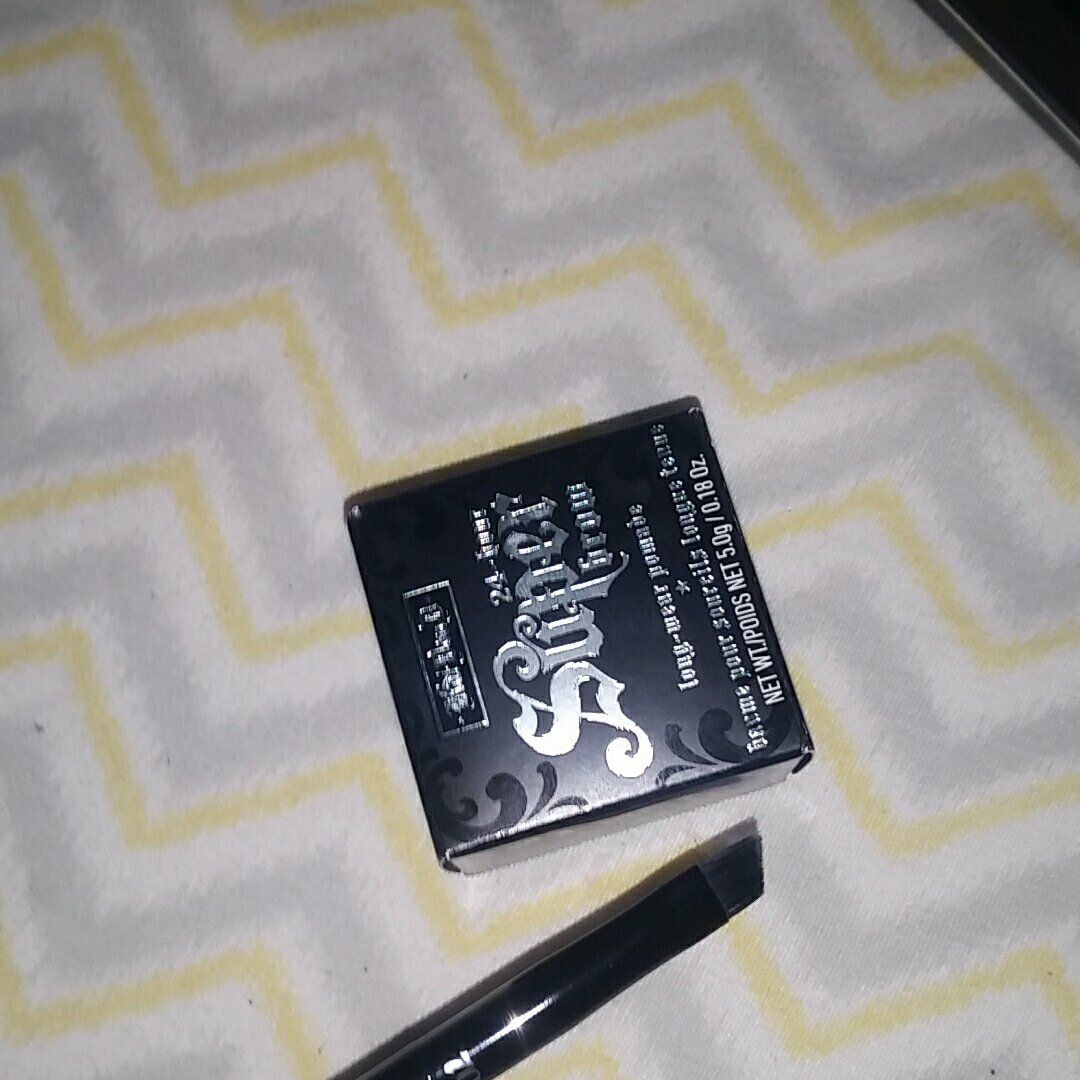 laurareyex's tweet photo. @influenster @KatVonDBeauty #KVDBrows #HowIBrow #complimentary
ready to test these babies out.🔥
brush &amp; pomade.😍💛 https://t.co/OvkuN9s8fJ