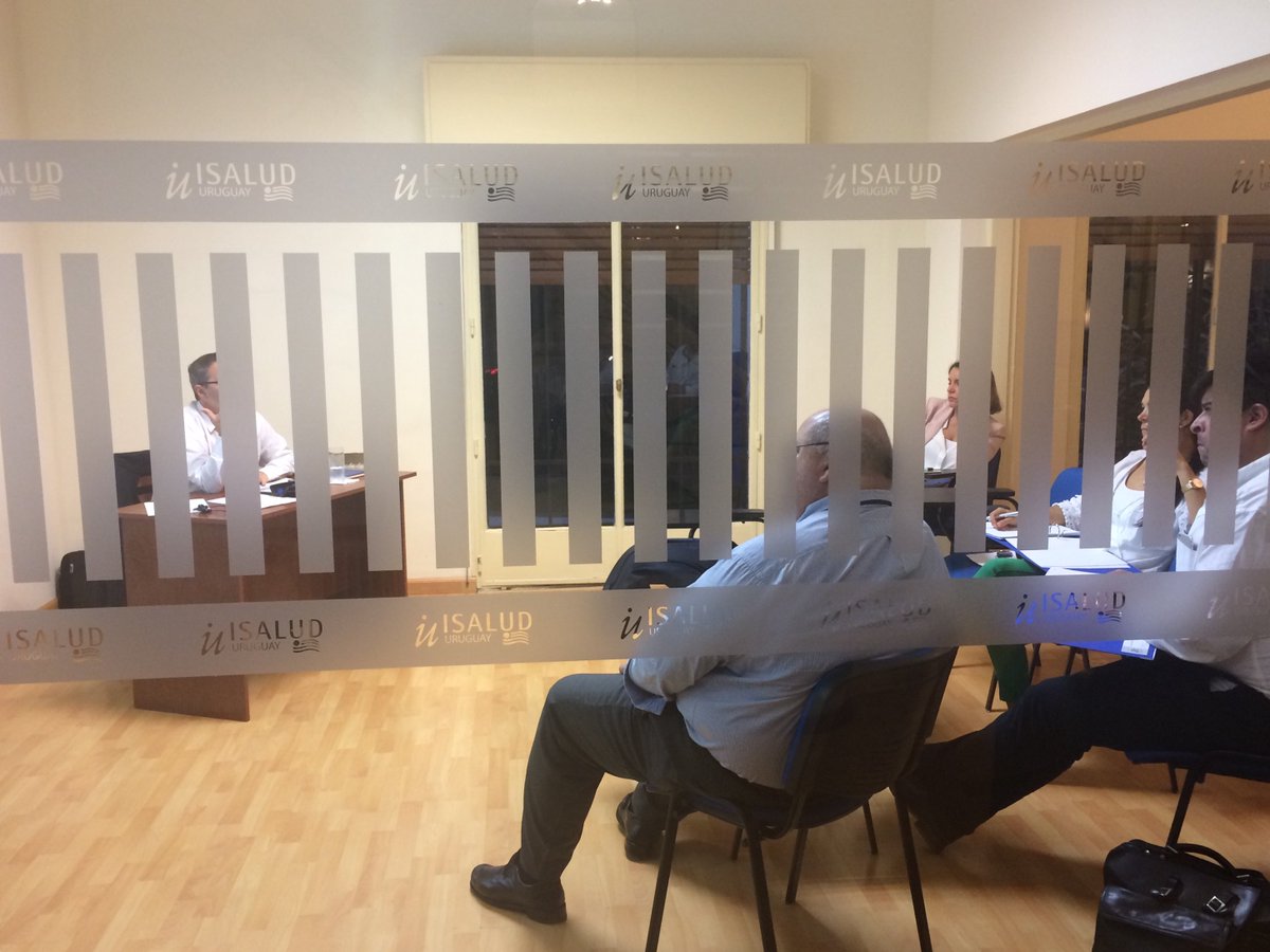 ISALUD_Uruguay's tweet photo. 📚#AHORA | Estamos en clase del Curso "Derecho Médico", con la dirección del Dr. Miguel Ordiozola. 👇
#ISALUD2018 #SOMOSISALUD https://t.co/7x5J8MGOVM