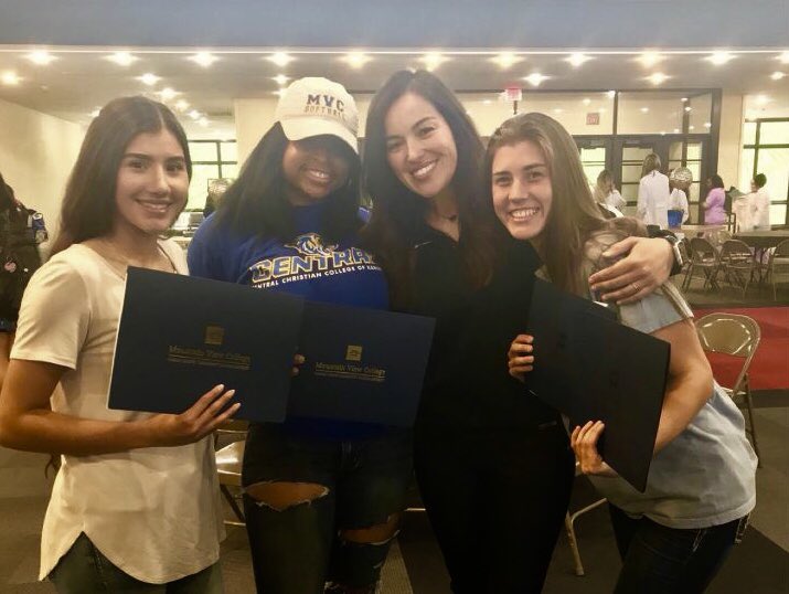 MVClionsoftball's tweet photo. CONGRATS to all of the s-a’s for their hard work and well deserved success in the classroom! 

4 of our very own softballers, @Danieee_Love @_MRW16 @Elizabeth_62797 @sienna_martinez were part of @MVConline Student Recognition Day. We are so proud!🦁💙👏 https://t.co/aIRxkONPDr