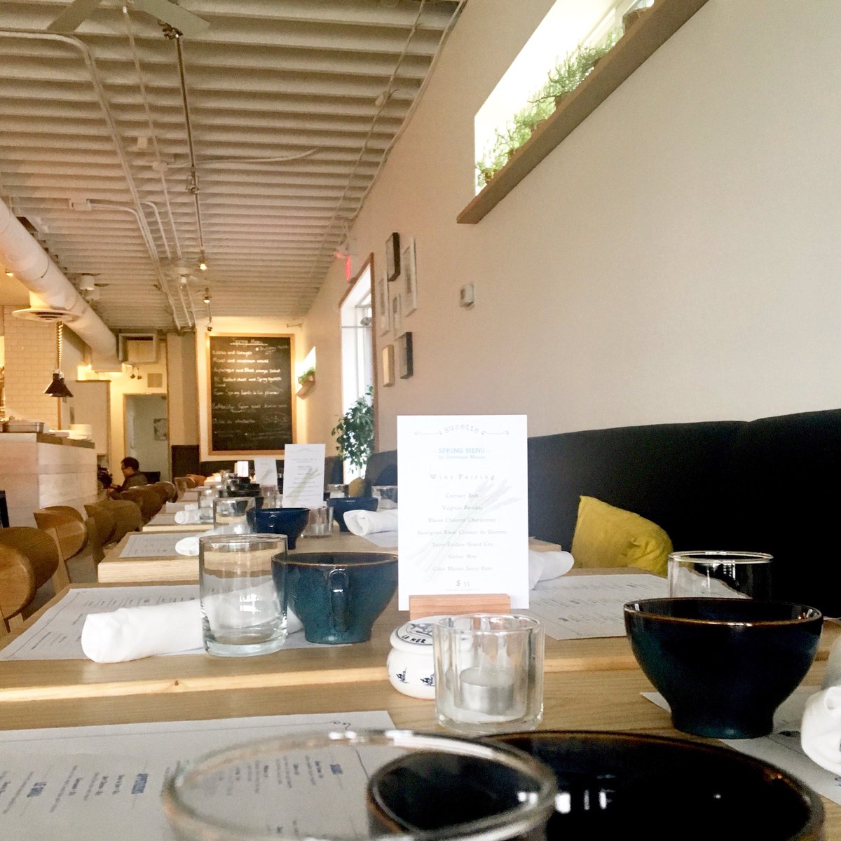 We have just received our beautiful fresh produce for the second spring dinner and we can’t wait to start prepping! There are still some reservations available for tomorrow! A bientôt! 🌷😋