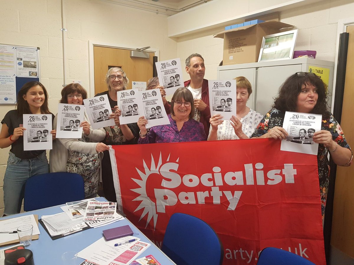 SSocialists's tweet photo. What’s happening in Catalonia?
Support the democratic right to self-determination for the workers and youth, for an end to austerity, for Catalan Socialist Republic! #26AVAGA 
https://t.co/C2TpmG1YWR https://t.co/yzkYdtjCFe