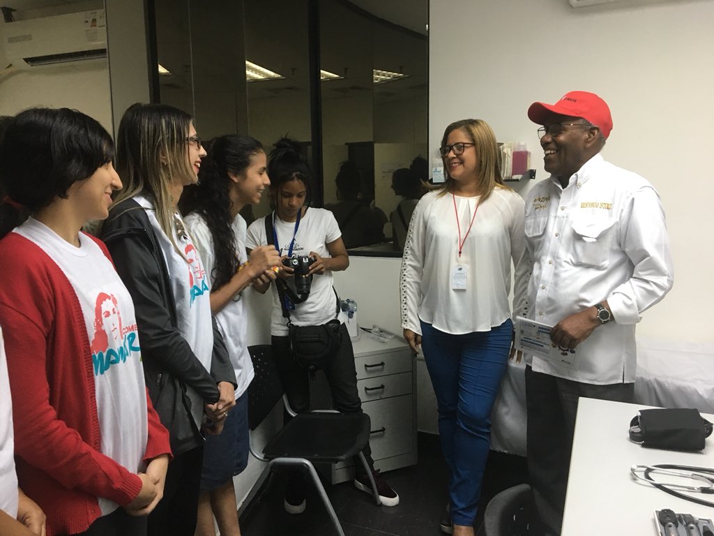 El Comedor “Mamá Rosa” es el primero de los 50 que tenemos proyectados con <a href="/Fundaproal3R/">FUNDAPROAL</a> y  @GMAtodaVidaVZLA y las alcaldías. Esta iniciativa de nuestro Pdte <a href="/NicolasMaduro/">Nicolás Maduro</a> en aras de garantizar la atención de nuestro semillero de la patria en situación vulnerable #VamosVenezuela
