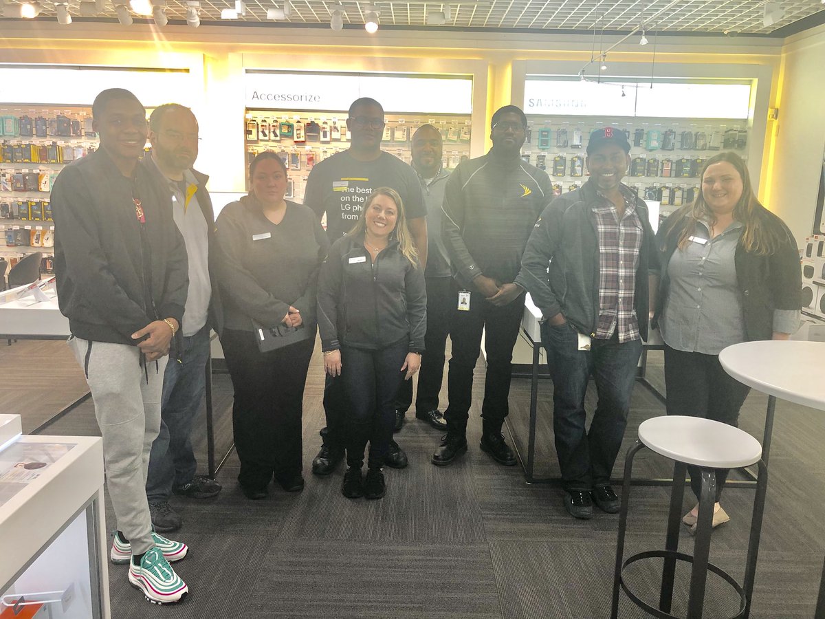 VThecloser21's tweet photo. The Money Team - CT Strong @ #dangerthingsOEnortheast #TechExpertApp @AsurionRalph @AsurionScott @Sprint4NYNJ @rosemiller29 @Sabra_Stull https://t.co/q6pqnHQIqQ