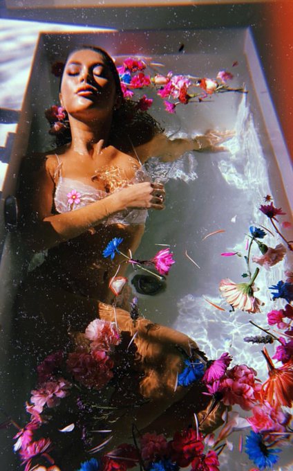 More than just a spring fling. ?✨?
5 days to order https://t.co/tYMqJwEu6j https://t.co/bDNgljJxWc