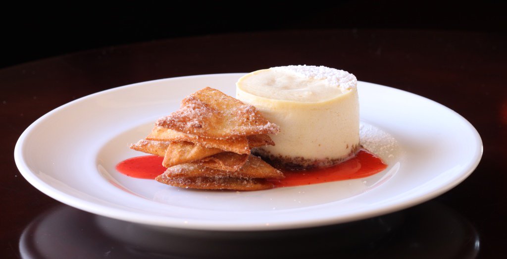 MarlowsTavern's tweet photo. Why not savor a bite of #dessert this evening?  Our classic creamy vanilla cheesecake, with strawberry, powdered sugar &amp; cinnamon crisp is not to be missed! #yum #dessert https://t.co/ayJcHWkDkg